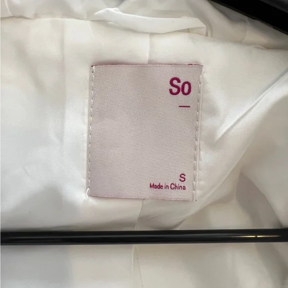 **Beautiful White Faux Fur Small Hooded Zipper Jacket** - Picture 7 of 7